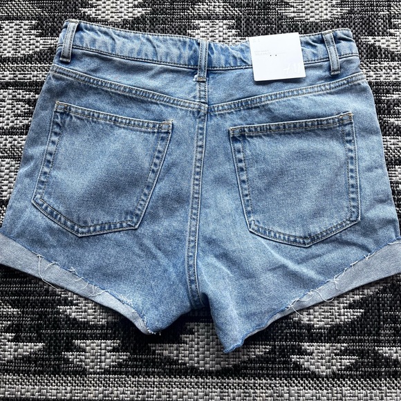 H&M High waisted shorts - Picture 2 of 4